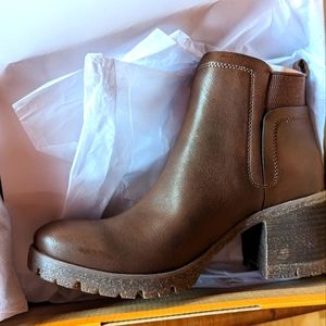 NEW Korks Elsie booties